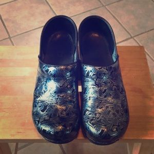Dansko size 40 clogs